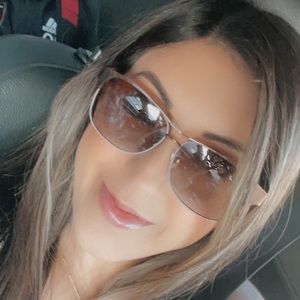 Meet your Posher, Huda